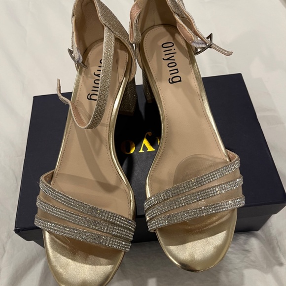 Betsy & Adam Gown Size 6 Petite - Picture 13 of 13